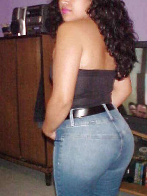 20P Latina milf ass