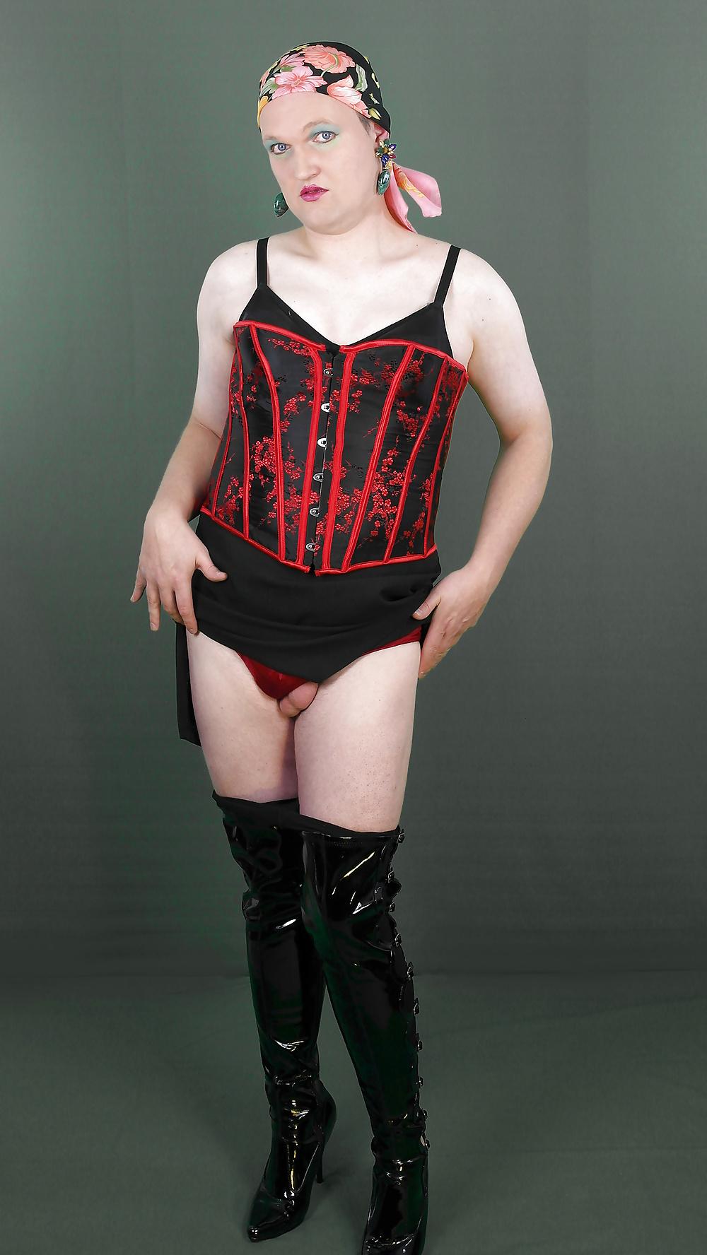 4P A Tranny and her Balls