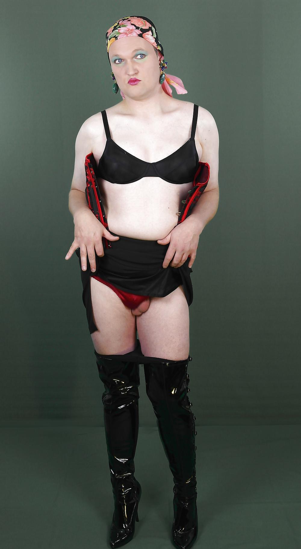 4P A Tranny and her Balls