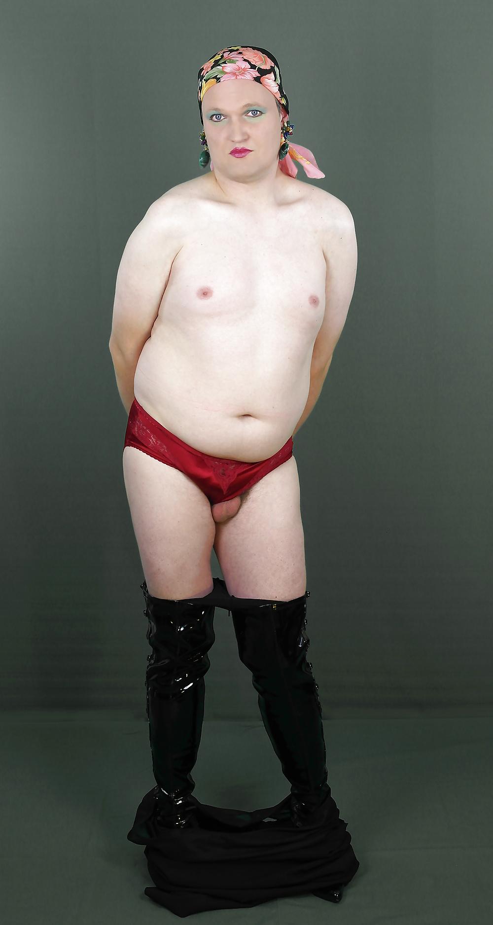 4P A Tranny and her Balls