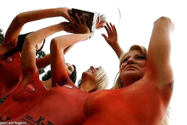 13P GIRLS FOOTBALL PAINTED BODIES