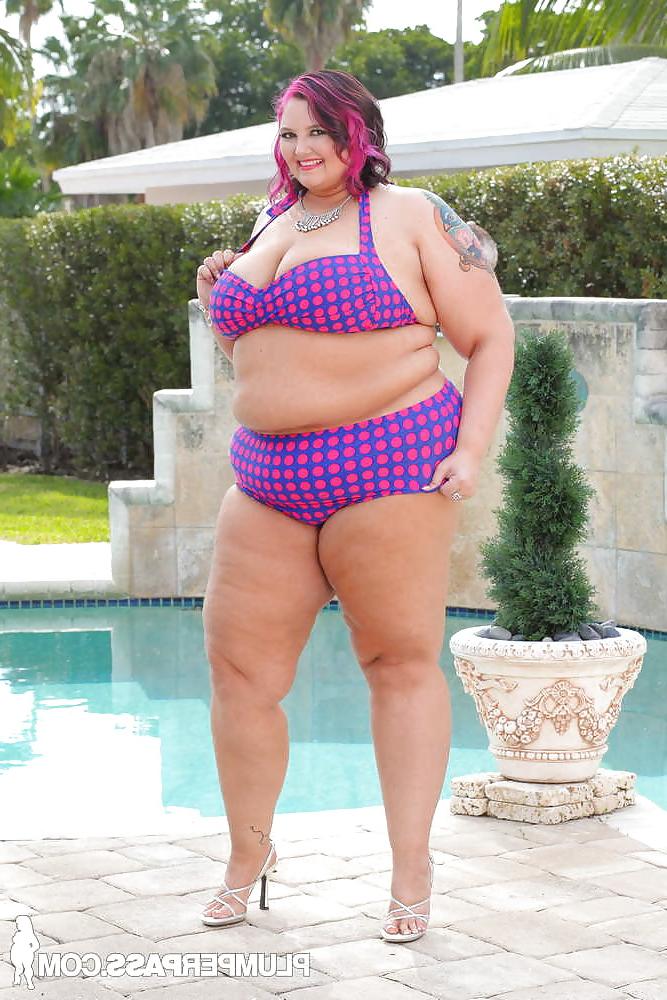 25P Sara Star - Backyard Banging