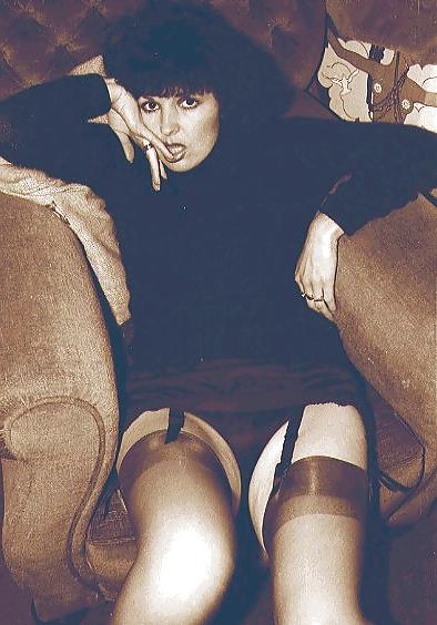 25P Young wife posing 1970s