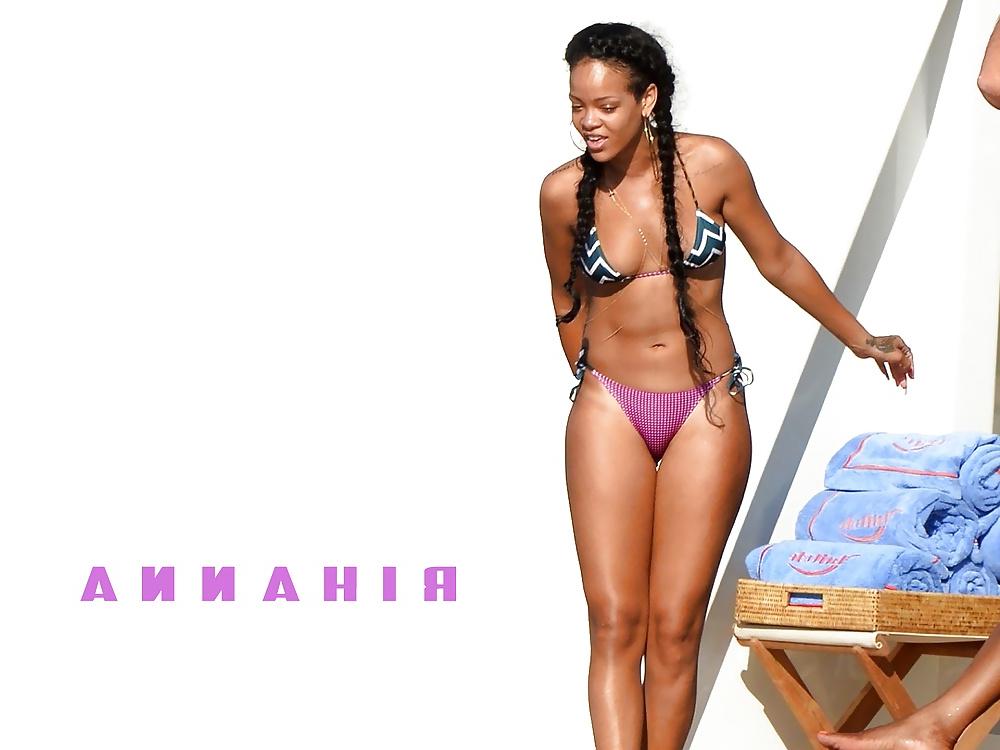 25P Rihanna Legs, Tits & Ass In Leggings (HQ)