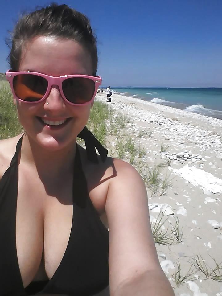 25P College hookup Alaina her big tits