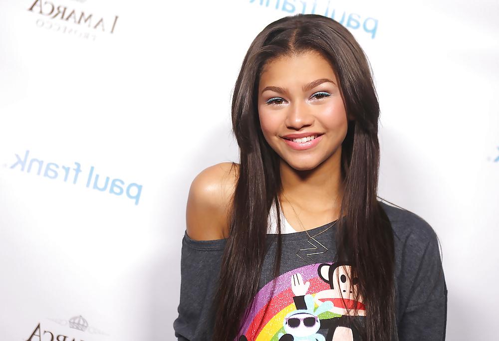 11P Zendaya Coleman cute celebrity slut