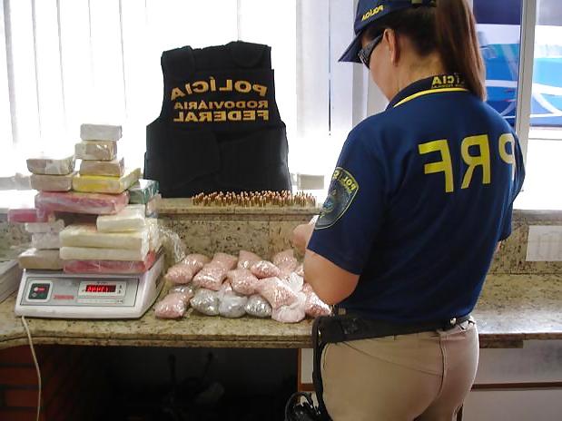 25P Good looking police women