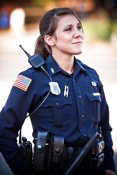 25P Good looking police women