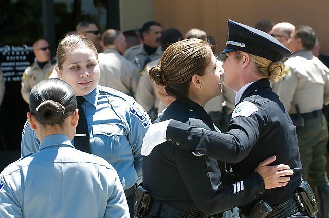 25P Good looking police women
