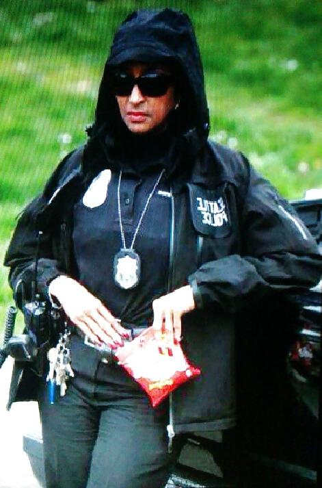 25P Good looking police women