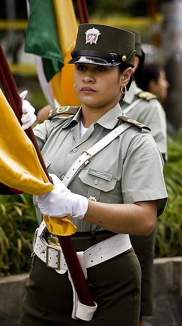 25P Good looking police women