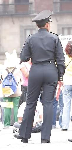 25P Good looking police women