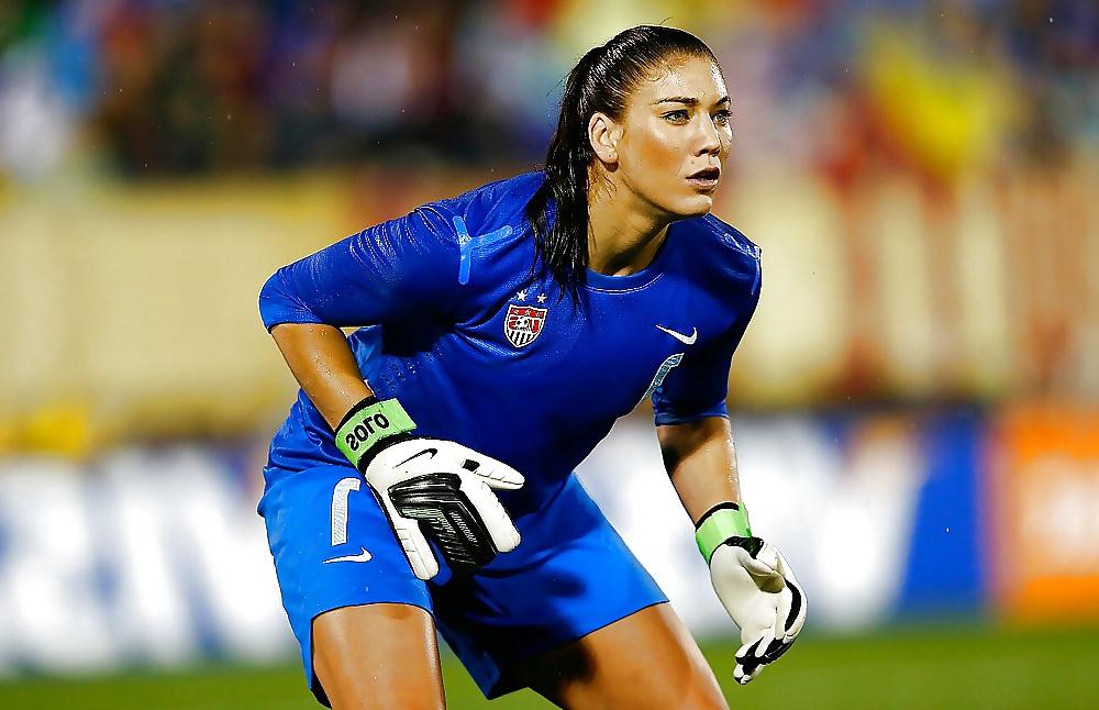 17P SDRUWS2 - HOPE SOLO PICS, NAKED AND FINGERING 