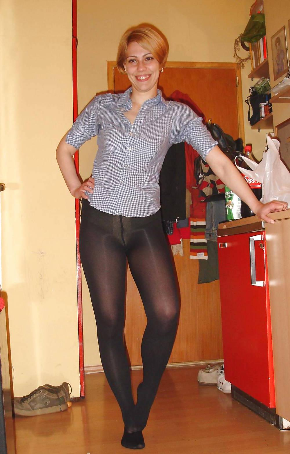 25P Pantyhose milf