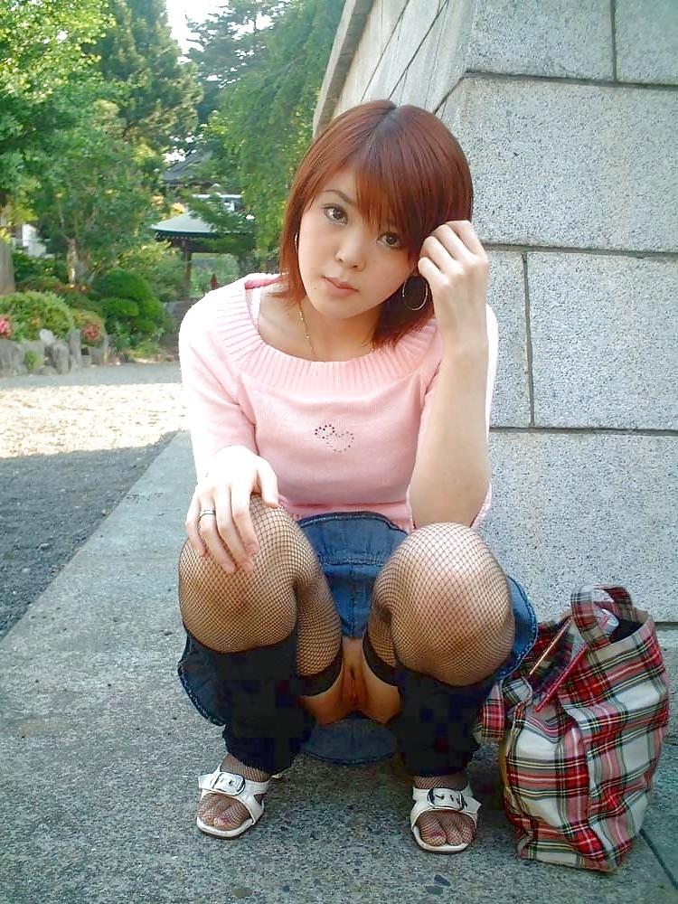 25P Japanese Exhibitionist and Flasher Ladies 16
