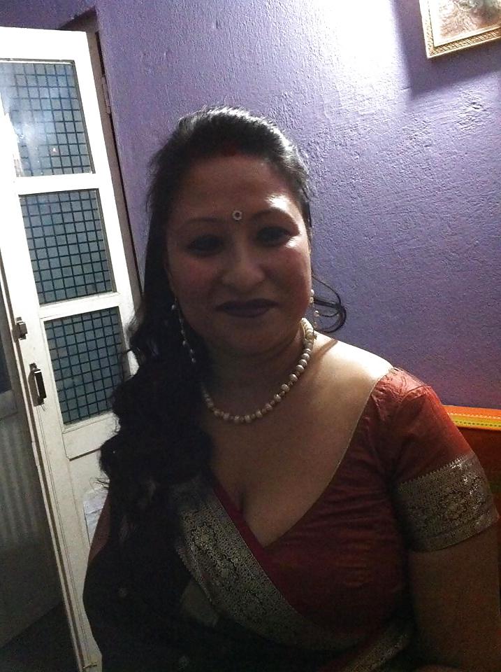 25P Sexy nepali mom (MRS JOSHI)