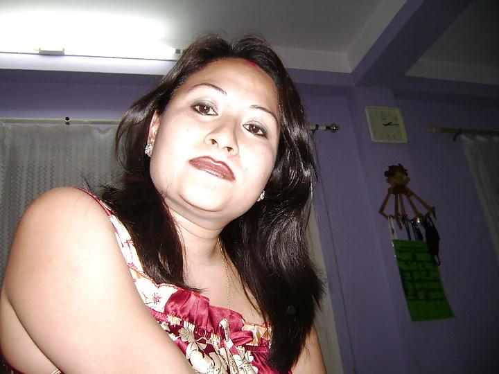 25P Sexy nepali mom (MRS JOSHI)