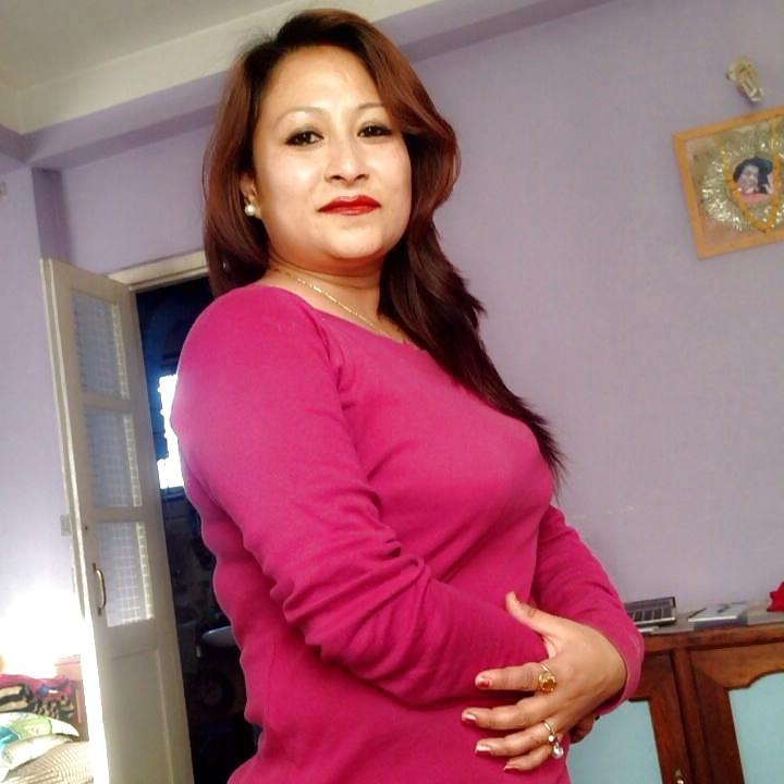 25P Sexy nepali mom (MRS JOSHI)