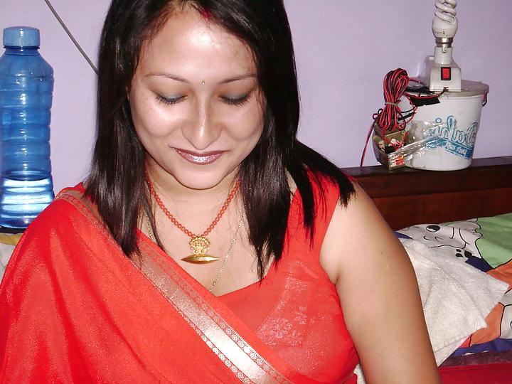 25P Sexy nepali mom (MRS JOSHI)