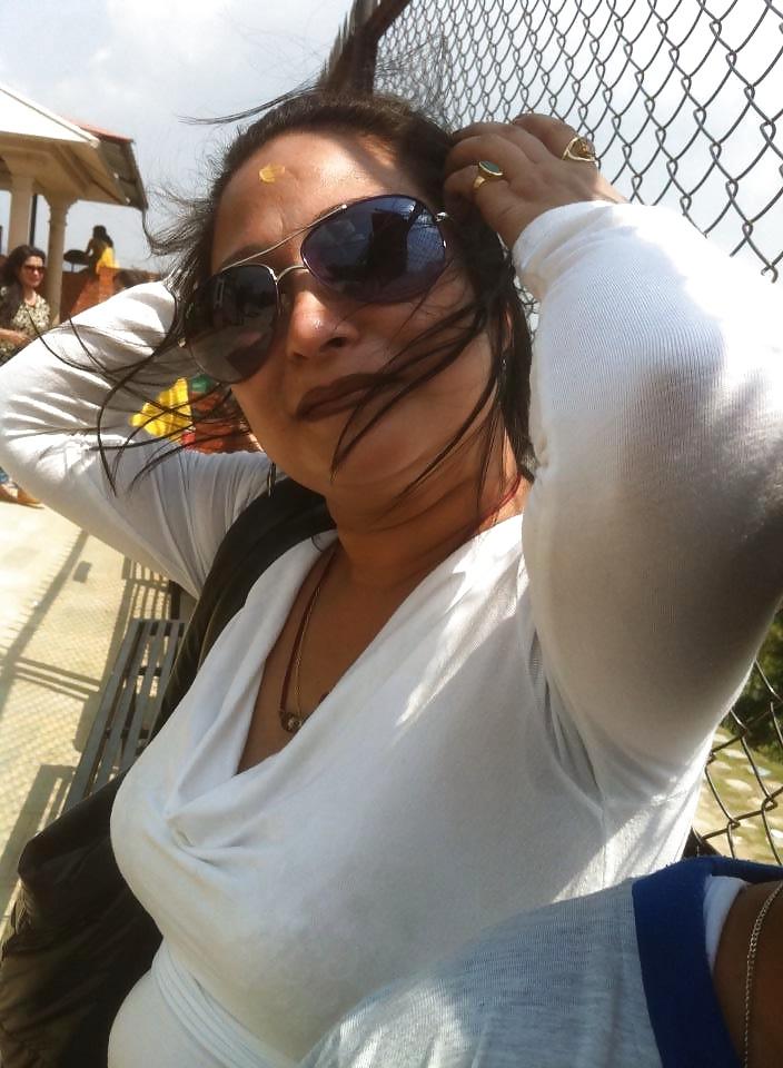 25P Sexy nepali mom (MRS JOSHI)