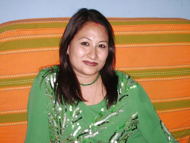 25P Sexy nepali mom (MRS JOSHI)