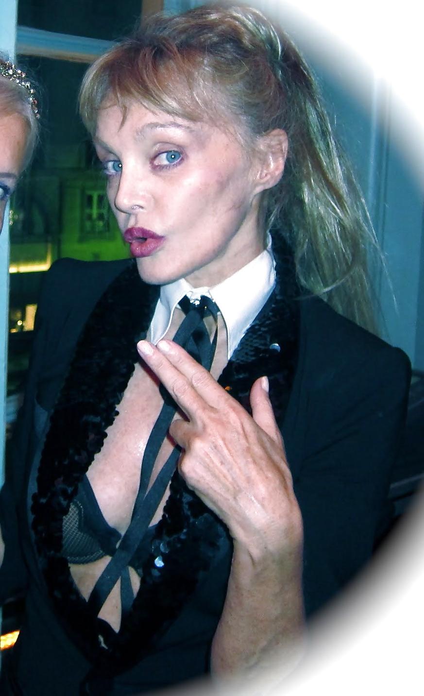25P Arielle Dombasle french actrice chanteuse