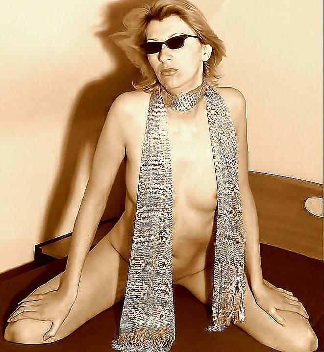 14P Cutie CH-GIRL, from the clothing only sunglasses and a scarf