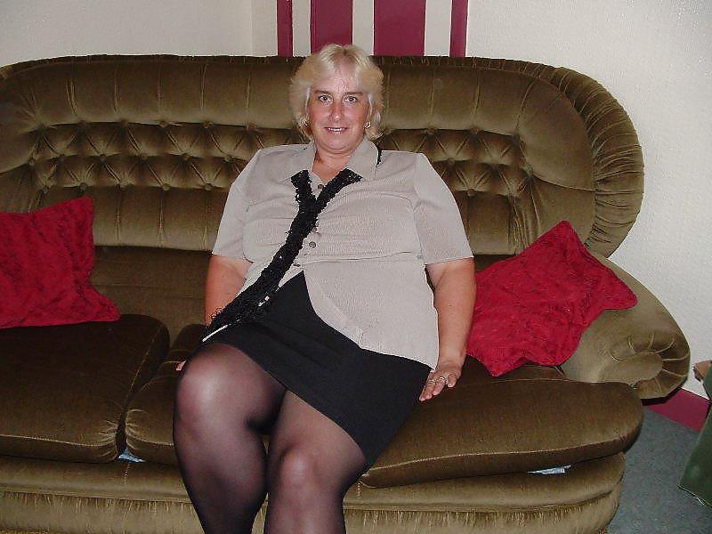 18P Stat of lib 62 ( chubby mature in stocking undressing)