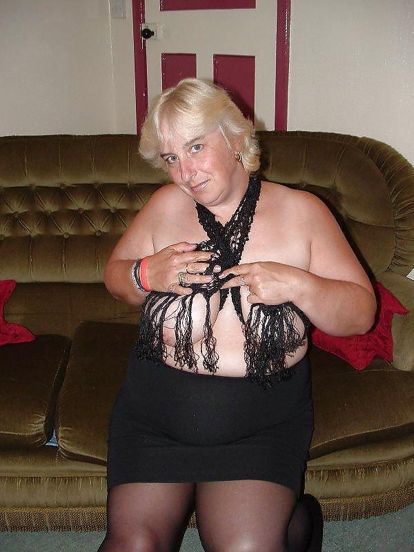 18P Stat of lib 62 ( chubby mature in stocking undressing)
