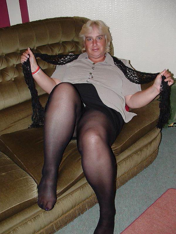 18P Stat of lib 62 ( chubby mature in stocking undressing)
