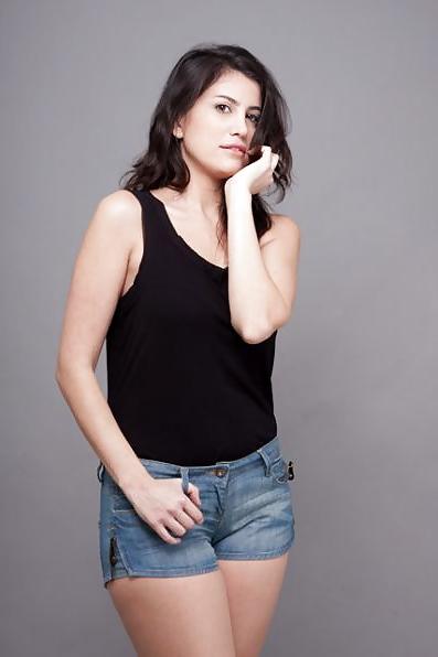 25P Israeli models in shorts and tight jeans