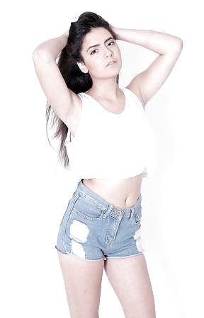 25P Israeli models in shorts and tight jeans