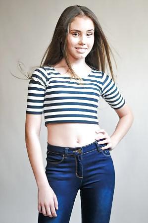 25P Israeli models in shorts and tight jeans