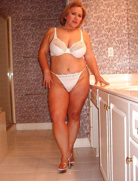 10P Mature in sexy panties 02