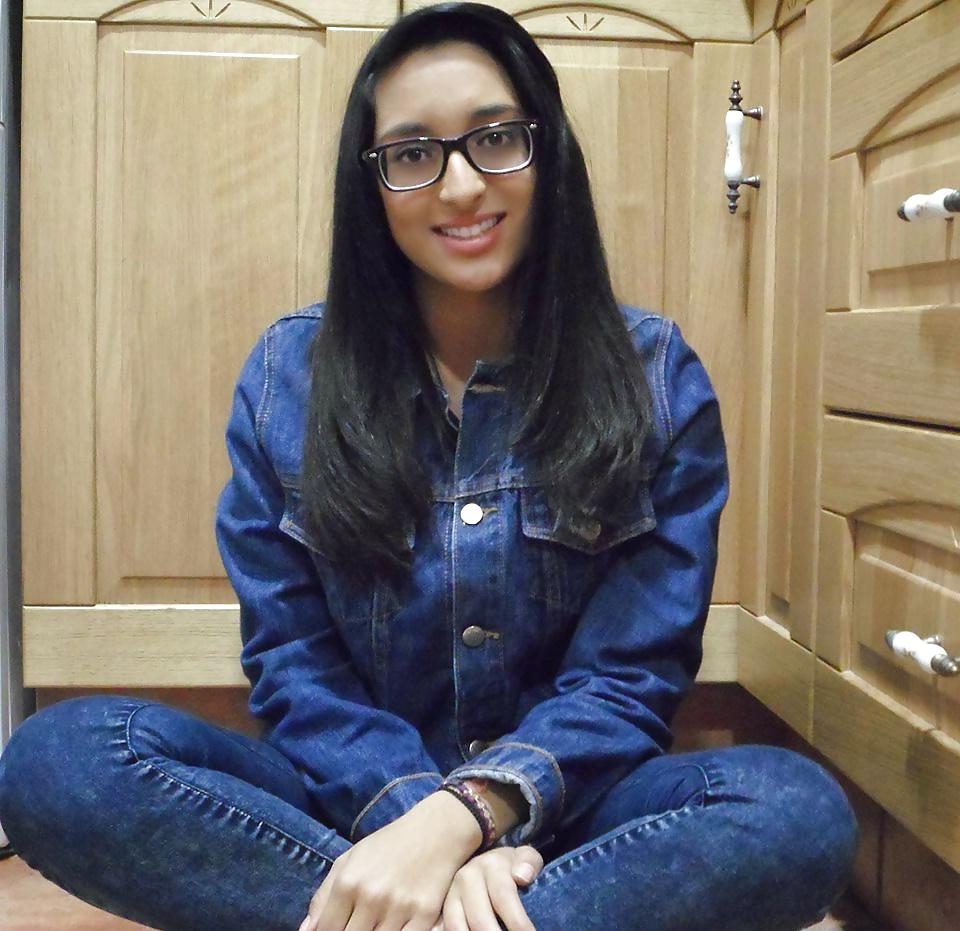 10P Exotic Hot Teen