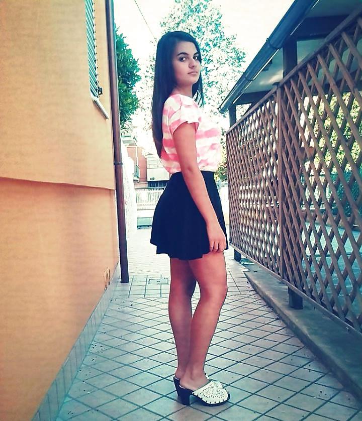 14P Ragazza italiana dal culetto sexy - Italian teen sexy ass