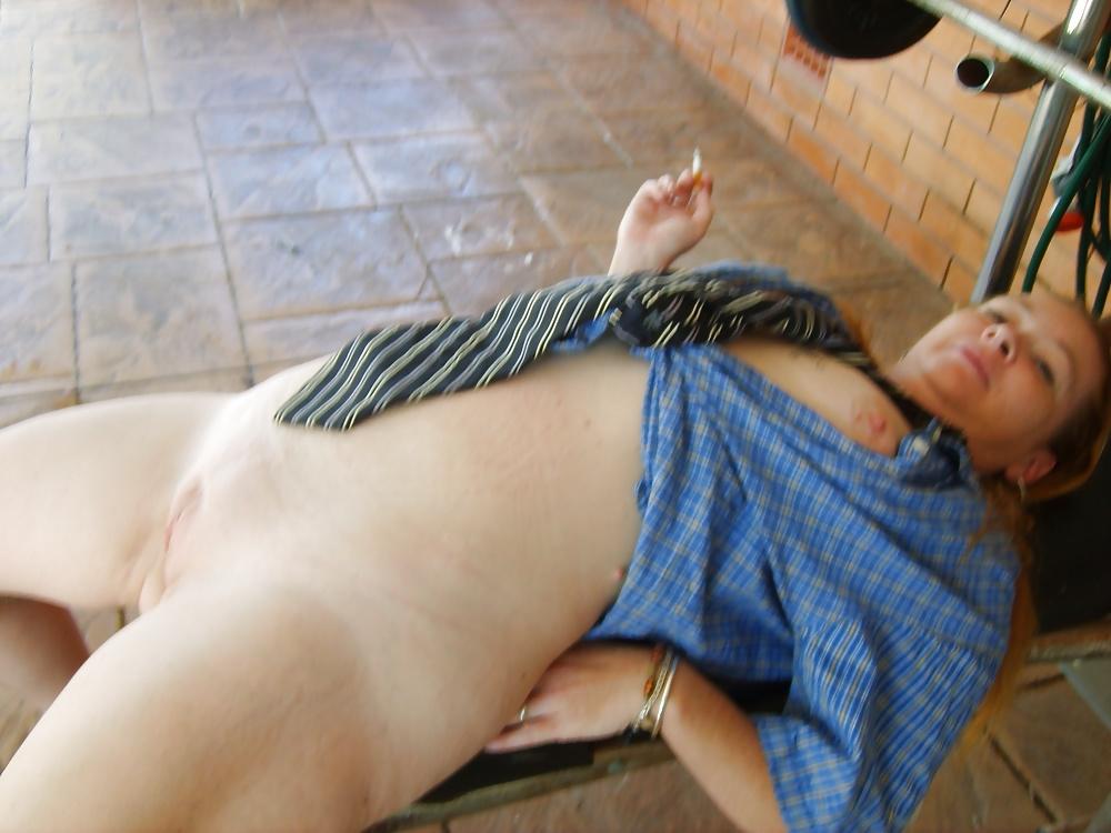 25P SHELLEY BY THE POOL