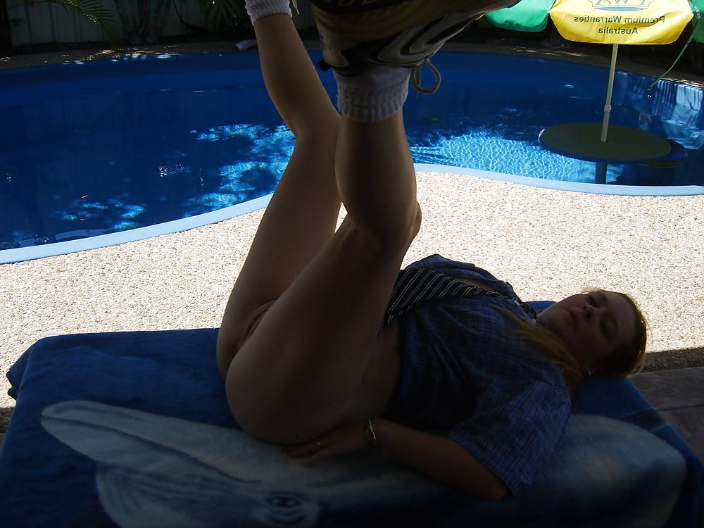 25P SHELLEY BY THE POOL
