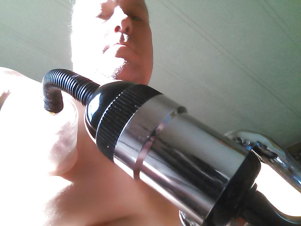 15P Pumping and beer bottle in ass !