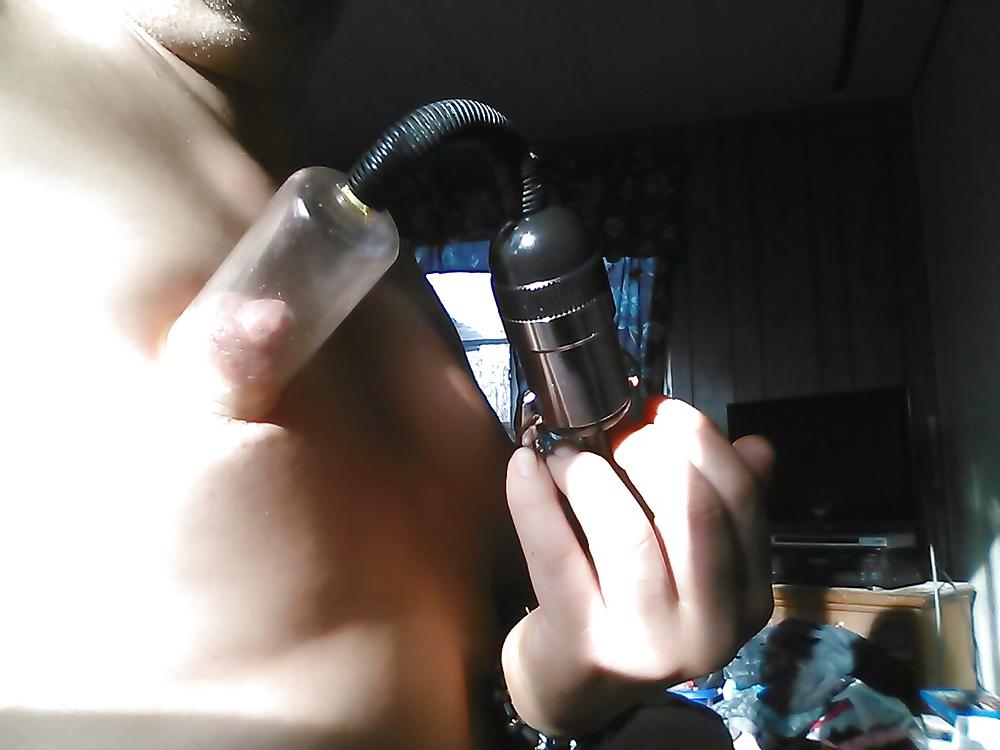 15P Pumping and beer bottle in ass !
