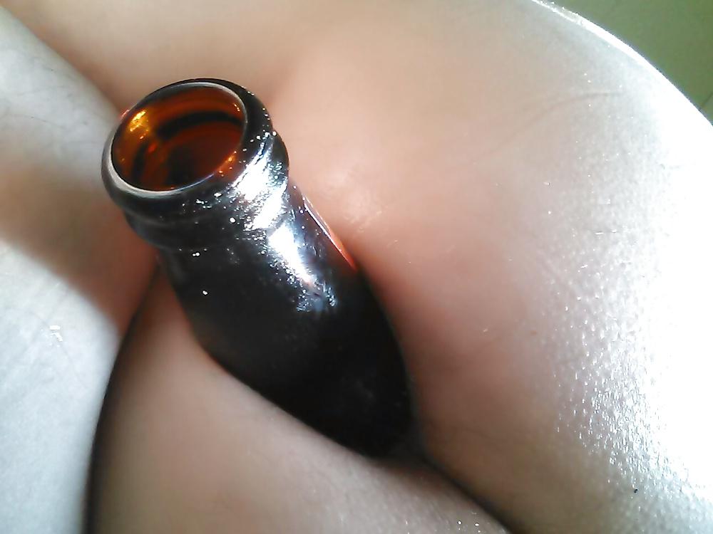 15P Pumping and beer bottle in ass !