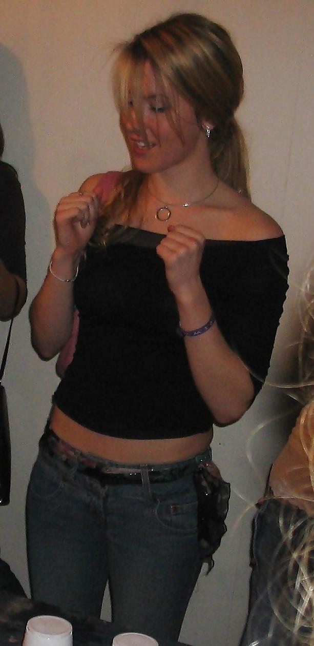 25P 18y Old Girl Posing