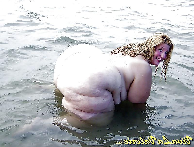25P Side on view of big sexy arses 