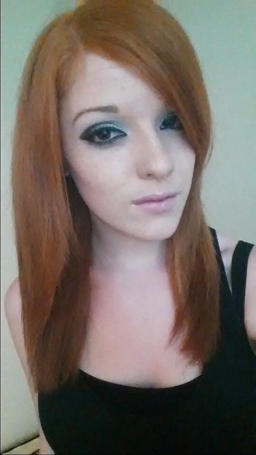 10P Exhibitionist redhead babe