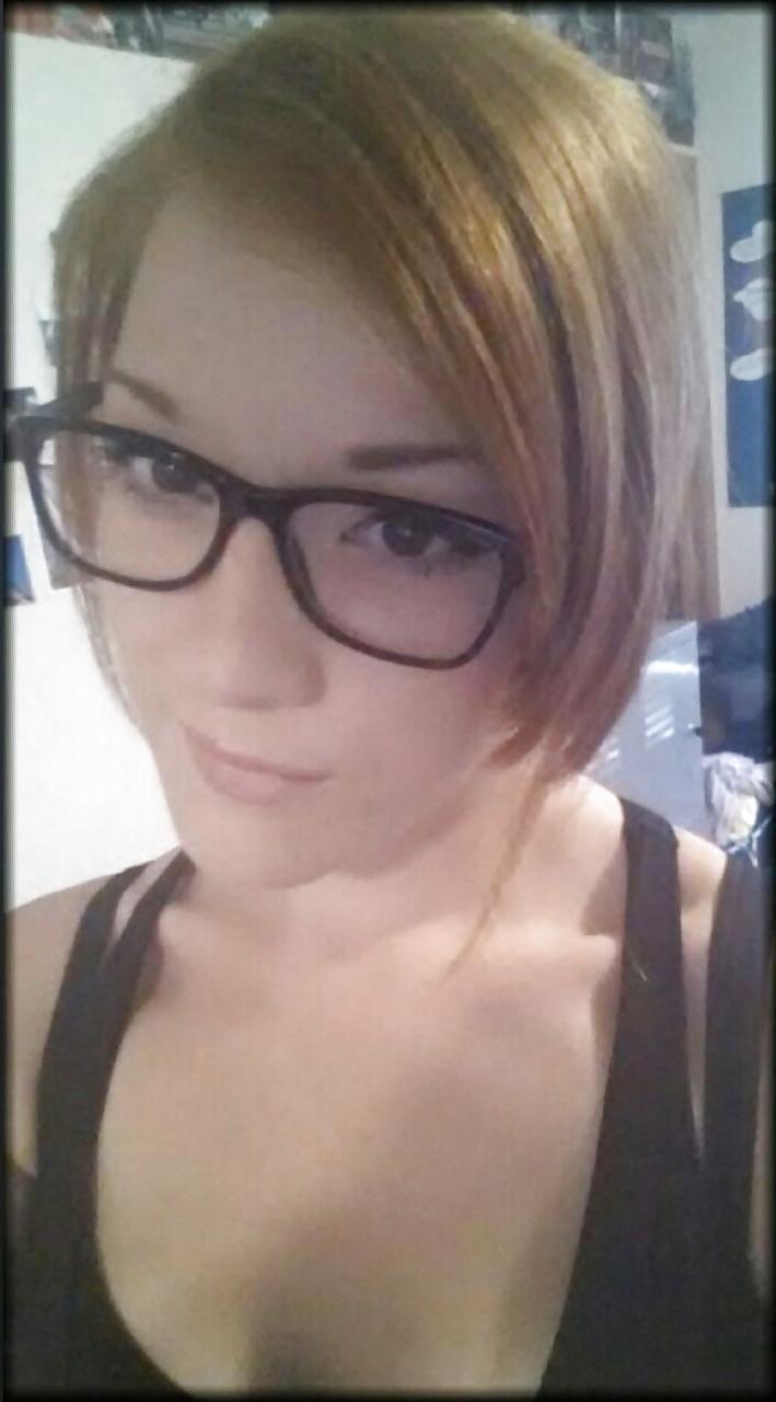 10P Exhibitionist redhead babe