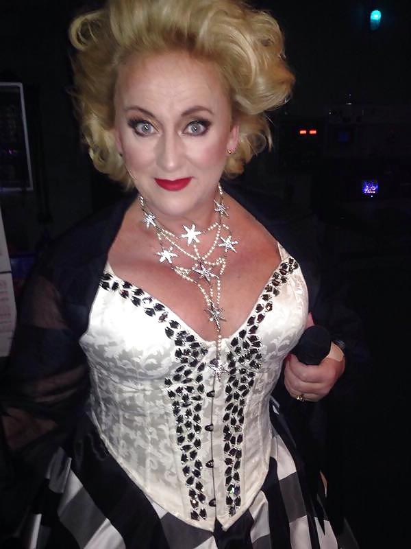 7P Celeb Gilf Karin Bloemen hot