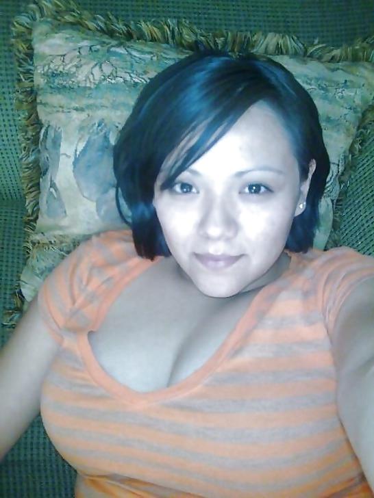 22P Navajo girl - Posing
