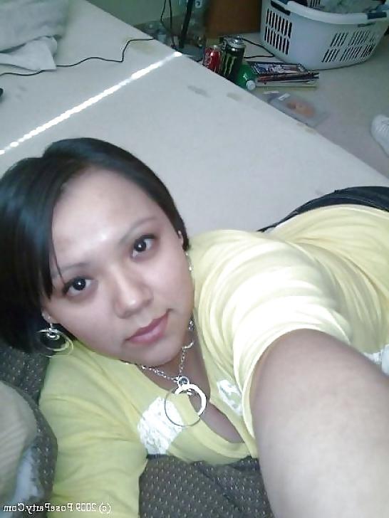 22P Navajo girl - Posing