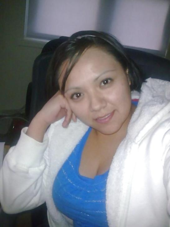 22P Navajo girl - Posing