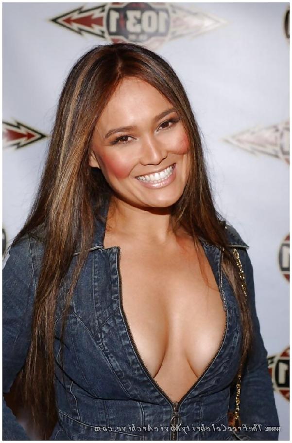 15P Tia Carrere 